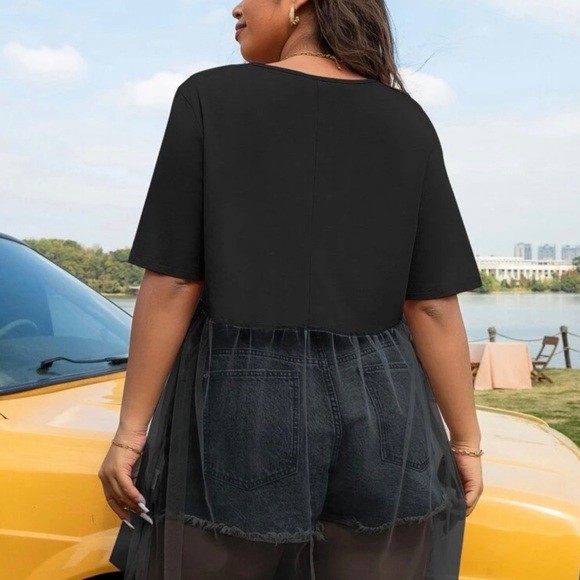 Heart print mesh hem tee - Picture 2 of 3